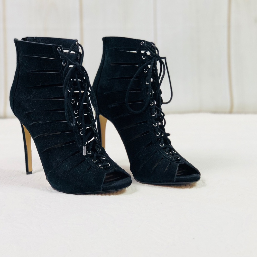 NWOT Steve Madden black suede Cyder lace-up heel